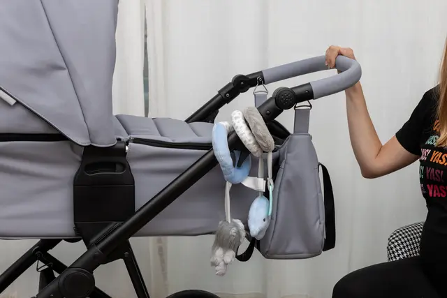 In einem Bekleidungsgeschäft in Germersheim versteckten zwei Frauen Kleidung in Kinderwagen und verließen den Laden ohne zu bezahlen. Als eine Mitarbeiterin sie ansprach, wurde sie angegriffen. | Foto: Clear Emotion/stock.adobe.com