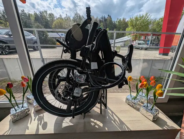 Dieses Klapprad ist als E-Bike gut für Bus- und Bahnfahrten geeignet | Foto: eBike Store Kaiserslautern