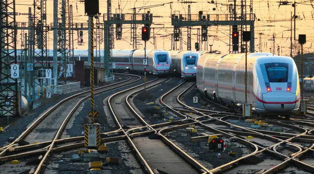 Der Eingang Kaisertor am Hauptbahnhof Frankfurt ist nach dem Umbau wieder geöffnet. Er erleichtert den barrierearmen Zugang zur B Ebene sowie zu S Bahn, U Bahn und Straßenbahn. | Foto: Deutsche Bahn AG / Volker Emersleben