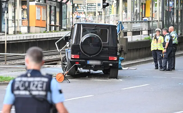 Hält sich der verurteilte Mann in den nächsten drei Jahren an die Auflagen des Gerichts, muss er nicht ins Gefängnis.(Archivbild)  | Foto: Bernd Weißbrod/dpa