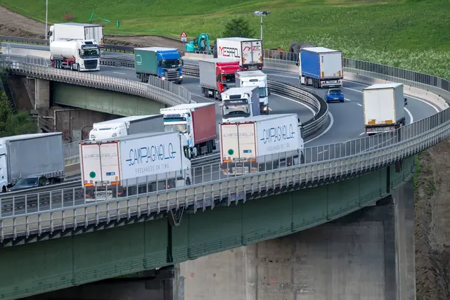 Wegen einer Demonstration wird die Brennerautobahn gesperrt. | Foto: Peter Kneffel/dpa