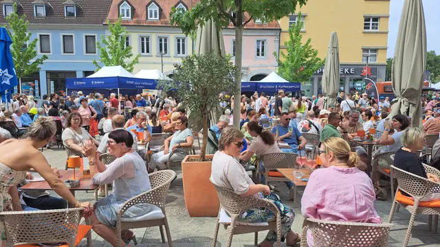 Über voll besetzte Tische dürfte sich auch die Gastsronomie gefreut haben | Foto: Monika Klein