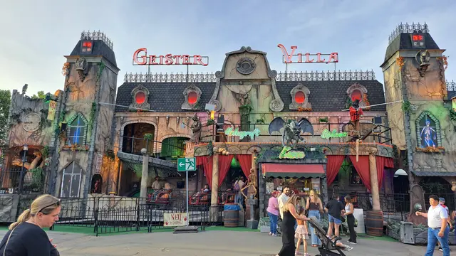Mit Gruselfaktor: die Geistervilla | Foto: Monika Klein
