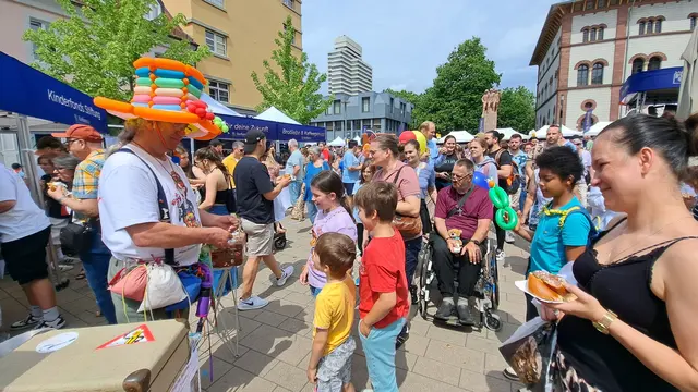 Ein Luftballonkünstler  | Foto: Monika Klein