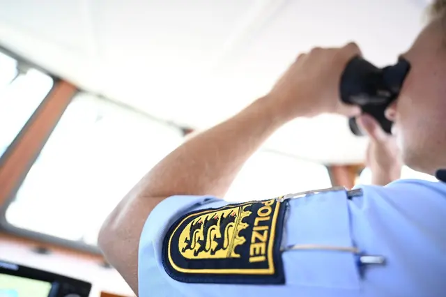 Die Polizei bringt die sieben Kinder sicher zum Ufer zurück. (Symbolbild) | Foto: Felix Kästle/dpa