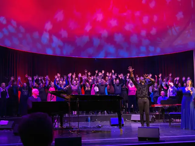 Bei der Großen Gospelnacht in der Fruchthalle Kaiserslautern sorgen internationale Künstler, ein großer Chor und eine Live-Band für einen Abend voller Emotionen, mitreißender Musik und echter Gospel-Energie | Foto: Westpfalz-Gospel/gratis