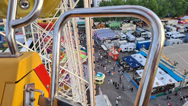 Blick vom Riesenrad auf den Messeplatz | Foto: Monika Klein