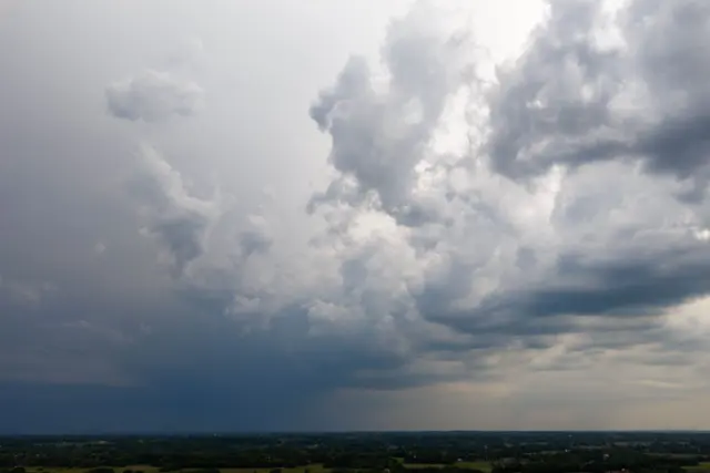Landesweit könnten Gewitter möglich sein, warnt der Deutsche Wetterdienst. (Archivbild) | Foto: Sina Schuldt/dpa