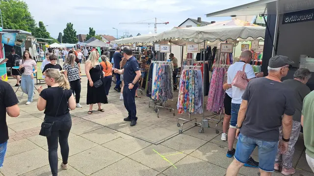 Bei sommerlichen Temperaturen nutzten zahlreiche Besucher den Bauernmarkt Weilerbach 2026 für einen entspannten Bummel | Foto: Monika Klein