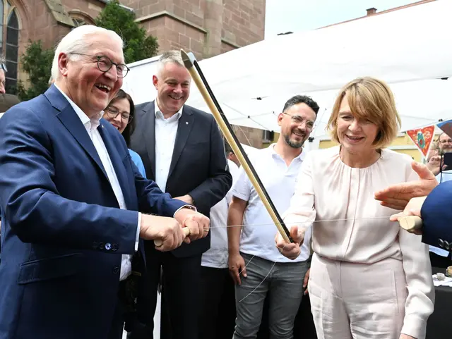 Demokratiefest mit Bundespräsident, Live-Musik, Bühnenprogramm sowie Gesprächsformaten mit Gästen aus Politik, Medien und Wissenschaft. | Foto: Uli Deck/dpa
