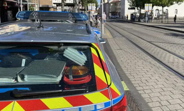 Ein 18‑jähriger Autofahrer missachtete an einer Kreuzung die Vorfahrt eines Streifenwagens. Nur durch eine Vollbremsung und ein Ausweichmanöver konnte die Polizei einen Unfall verhindern. | Foto: Kim Rileit