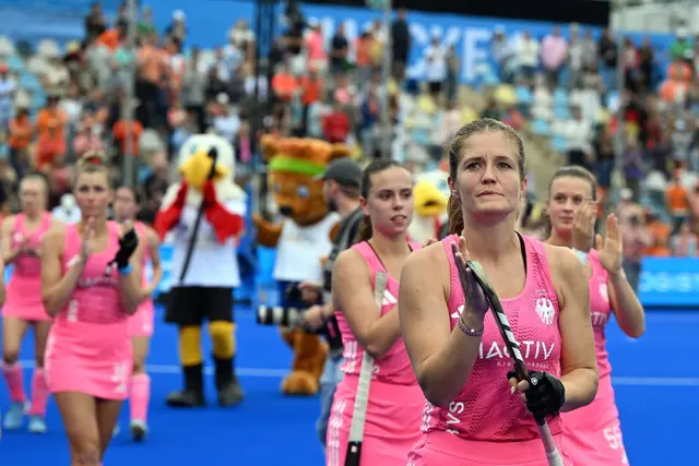 Nationalspielerin Sonja Zimmermann (r.) hat mit ihrem Mannheimer HC das DM-Finale verloren. | Foto: Federico Gambarini/dpa