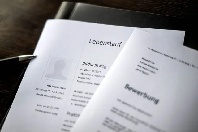 Oft fließt viel Mühe in eine Bewerbung - ärgerlich, wenn man dann kein Feedback bekommt.  | Foto: dpa