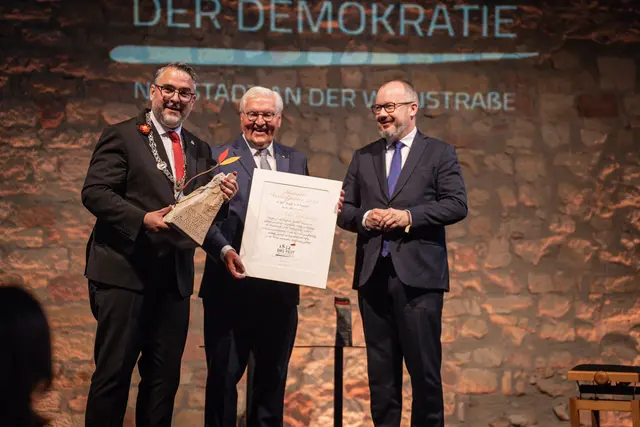 Professor Dr. Adam Bodnar erhielt beim Demokratiefest 2026 den „Hambacher Freiheitspreis 1832“ der Stadt Neustadt an der Weinstraße. | Foto: Stadt Neustadt