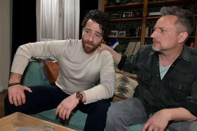 Carlos muss sich den Folgen seines Handelns stellen. Michi versucht ihn dazu zu bewegen, die Realität endlich zu akzeptieren. | Foto: Foto: RTL / Rolf Baumgartner