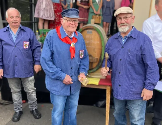 Mit dem Ausschank des Festweins „Owwergässer Schoppen“ beginnt in Edenkoben traditionell die Owwergässer Winzerkerwe | Foto: Stadt Edenkoben
