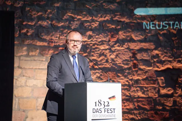 Professor Dr. Adam Bodnar wurde für seinen Einsatz für Demokratie, Rechtsstaatlichkeit und Menschenrechte ausgezeichnet. | Foto: Stadt Neustadt