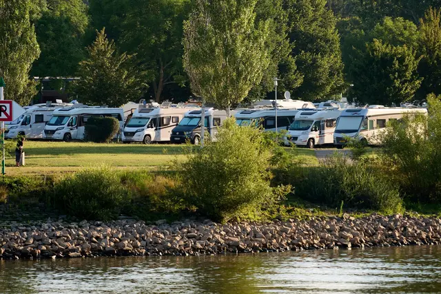 Campingurlaub ist in Rheinland-Pfalz, wie hier an der Mosel, weiterhin im Trend. (Symbolbild) | Foto: Thomas Frey/dpa