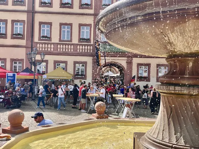 Demokratie erleben, mitreden und mitfeiern: Tausende Besucher kamen zum Festwochenende nach Neustadt. | Foto: Stadt Neustadt