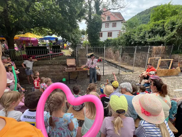 Die Familienangebote gehörten erneut zu den Publikumsmagneten des Demokratiefestes. | Foto: Stadt Neustadt