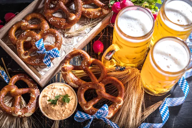 Beim Traunsteiner Bierfest in Offenbach stehen am ersten Juniwochenende bayerische Spezialitäten, Frühschoppen und frisch gezapftes Bier im Mittelpunkt | Foto: karepa/stock.adobe.com
