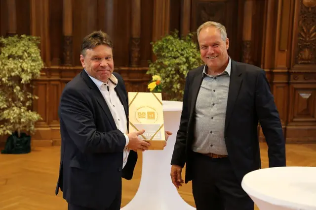 Oberbürgermeister Eckart Würzner verabschiedetet Wolfgang Polivka im Großen
Rathaussaal in den Ruhestand und dankte ihm für sein Engagement. (Foto: Stadt
Heidelberg) | Foto: Stadt Heidelberg