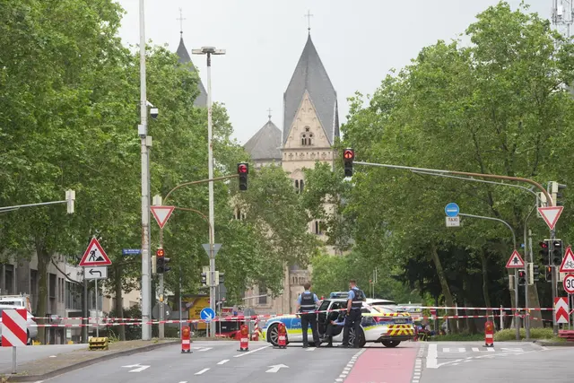 Der Bereich rund um die Baustelle ist abgesperrt. | Foto: Thomas Frey/dpa