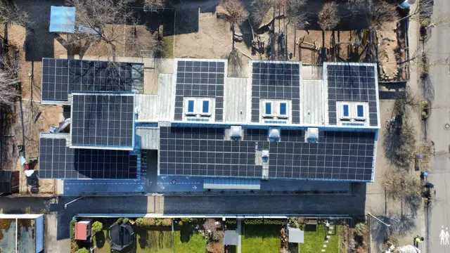 Eine der PV-Anlagen der „bürgerINenergie eG Speyer-Vorderpfalz“ auf dem Dach der Kita St. Marien in Heiligenstein | Foto: Bürgerenergiegenossenschaft Bine
