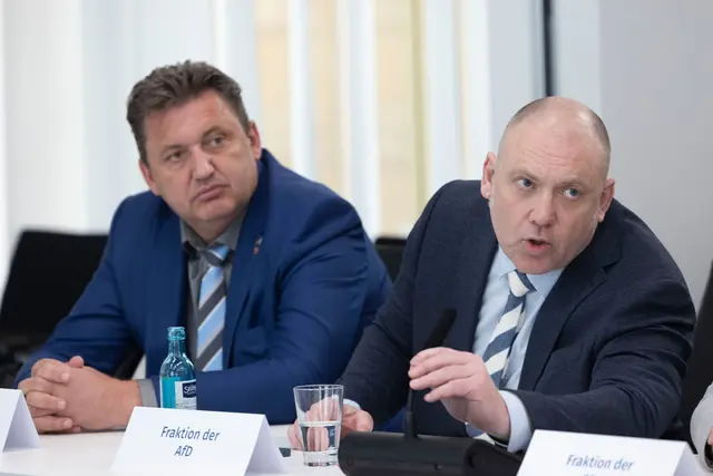 Weder Albert Breininger (links) im Kulturausschuss, noch Joachim Paul (beide AfD) im Bildungsausschuss bekamen die nötigen Stimmen für den Vorsitzposten. | Foto: Helmut Fricke/dpa