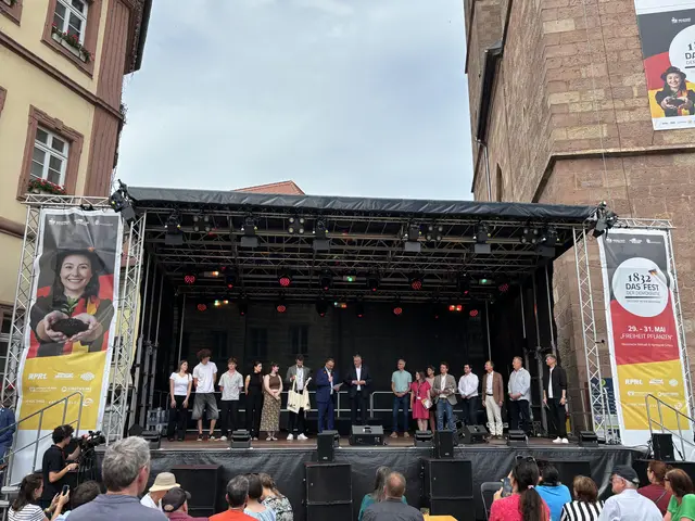 Preis für Engagement und Spitzenleistungen: Neustadt ehrt Abiturientinnen und Abiturienten | Foto: Stadt Neustadt