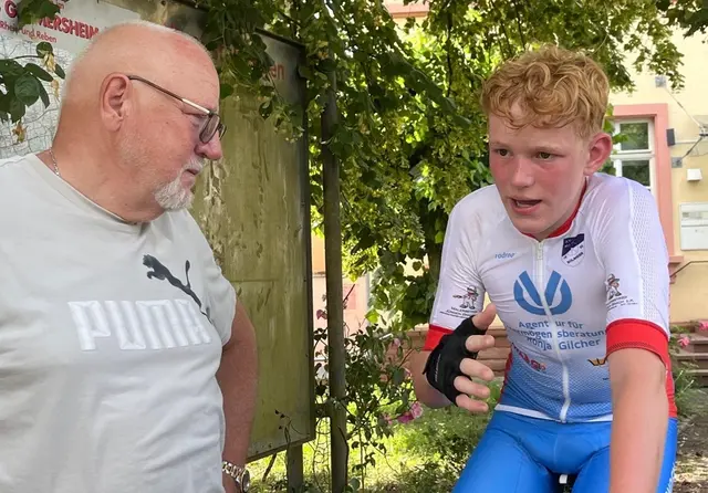 Auch nach dem U15-Rennen bestand lang Gesprächsbedarf zwischen Trainer Hermann Schäffer und Raphael Ollig | Foto: |HSchäffer