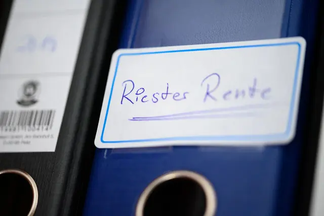 Mit über 50 noch eine Riester-Rente abschließen? Für Geringverdienern mit Kindern kann sich das unter Umständen lohnen. | Foto: dpa
