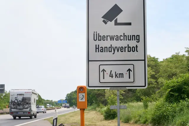 In Rheinland-Pfalz werden die Handyblitzer bereits eingesetzt. (Archivbild) | Foto: Thomas Frey/dpa