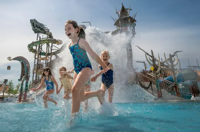 Der Reisebus startet früh am Messegelände. Ziel ist ein ganzer Tag Wasserspaß in Rulantica. | Foto: Stadt Pirmasens