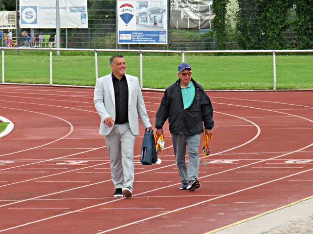 Landrat Volker Knörr im Anmarsch | Foto: Brigitte Melder