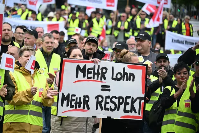 Beschäftige im Einzelhandel demonstrieren in mehreren deutschen Städten. (Archivbild)  | Foto: Federico Gambarini/dpa