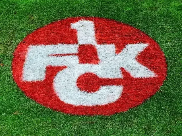 Beim Benefiz-Golfturnier des 1. FC Kaiserslautern in Mackenbach kamen nach Vereinsangaben 17.000 Euro für gemeinnützige Zwecke zusammen. | Foto: Jens Vollmer