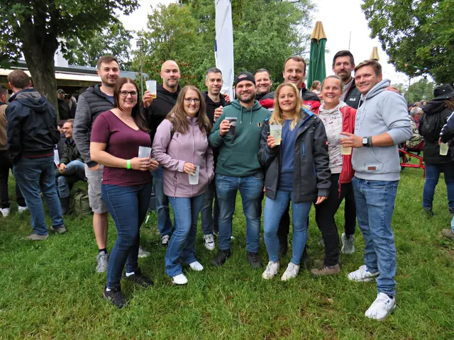 Die Schwegenheimer Freunde um das Geburtstagskind | Foto: Brigitte Melder