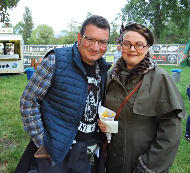 Aus Speyer kamen Angela Pfenniger und Dieter Schowalter, die seit 15 Jahren große Fans der Band sind | Foto: Brigitte Melder