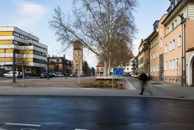Auf dem St.-Guido-Stifts-Platz kann es während der Bauarbeiten zeitweise abgesperrte Bereiche geben. | Foto: JUERGEN TROJAN