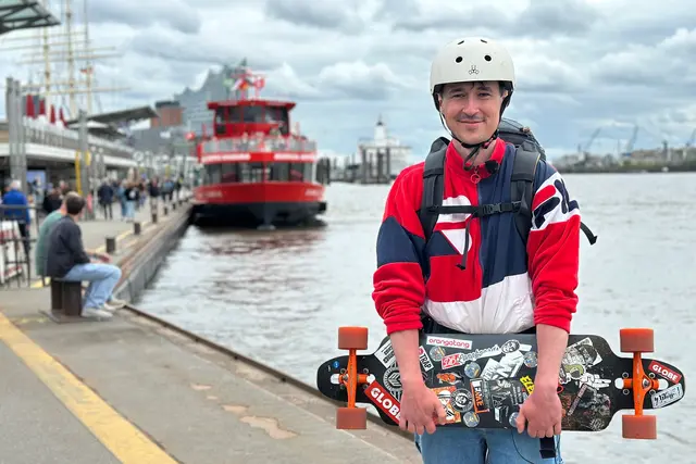 Auf einem Longboard von Nord- nach Süddeutschland - das ist der Plan von Paul William Hiersche. | Foto: Gerald Wintzer/dpa