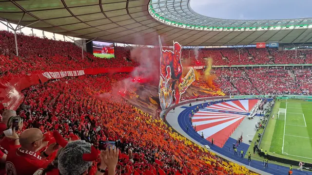 Unvergessen: Der letzte Finaleinzug des 1. FC Kaiserslautern im DFB-Pokal liegt nur zwei Jahre zurück. Die Fans der Roten Teufel verwandelten Berlin in eine rot-weiße Feiermeile.  | Foto: Ralf Vester
