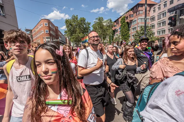 Bunt, politisch, bewegend: Der CSD in Karlsruhe | Foto: Paul Needham