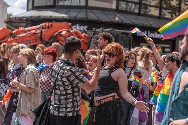 Bunt, politisch, bewegend: Der CSD in Karlsruhe | Foto: Paul Needham