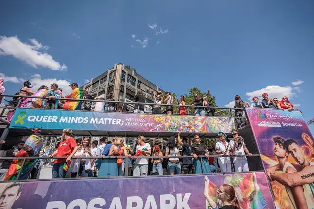 Bunt, politisch, bewegend: Der CSD in Karlsruhe | Foto: Paul Needham