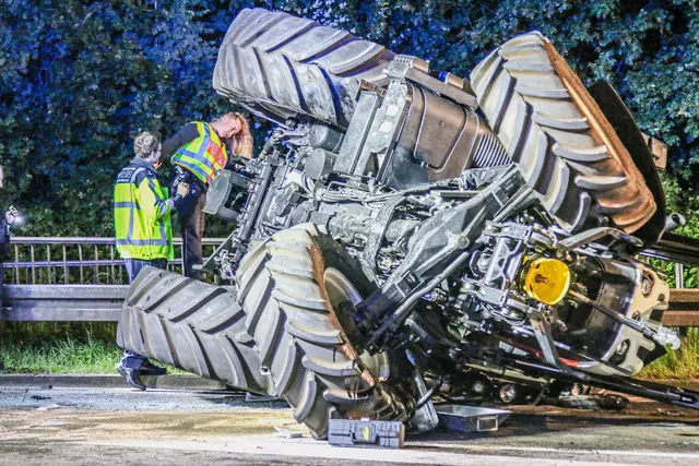 Der Traktor geriet im Bereich der Tunnelausfahrt ins Schleudern und kippte auf die Seite. | Foto: Christian Klemm/onw-images/dpa