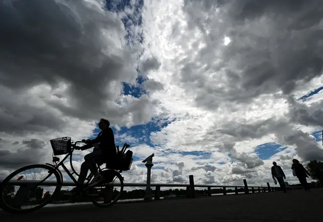 Mit einem meist wolkigen Himmel starten die Menschen in Rheinland-Pfalz und dem Saarland in die neue Woche. (Symbolbild) | Foto: Arne Dedert/dpa