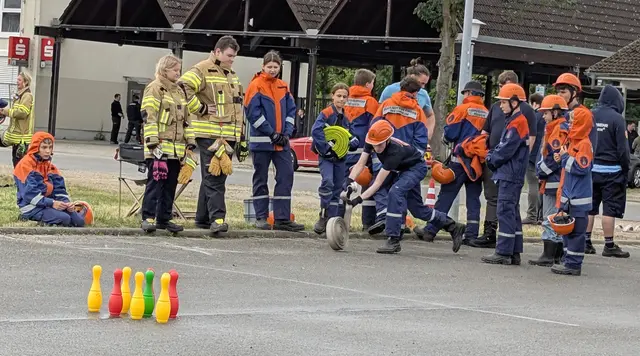 Kegeln mit dem Feuerwehrschlauch