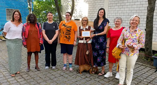 Birgit Greiling, Henriette Peter, Sarah Schliffers, Natascha Lipp, Dr. Ute Inselmann, Sabine Busch, Elisabeth Schulte-Brauks und Dr. Sabine von Falkenhausen-Leube planen eine längere Zusammenarbeit des Caritas-Förderzentrums mit dem Zonta-Club. (v.l.)   | Foto: Caritasverband für die Diözese Speyer