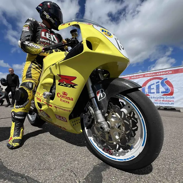  Uwe Meeh auf seiner gelben Suzuki GSX-R 750 | Foto: Klassik Motorsport